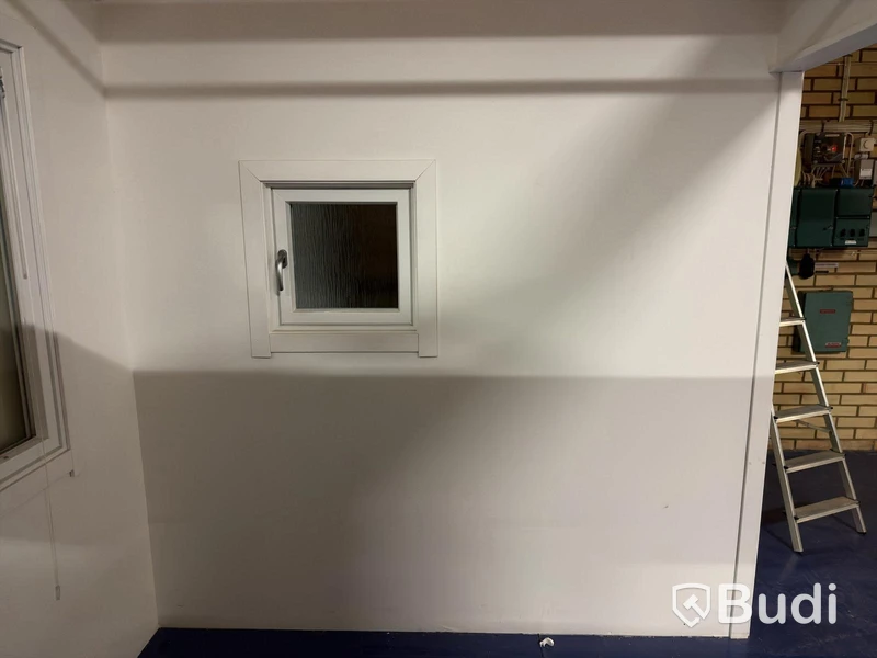 Showroom / Display module – Freestanding – Approx. 2.76 x 2.49 m