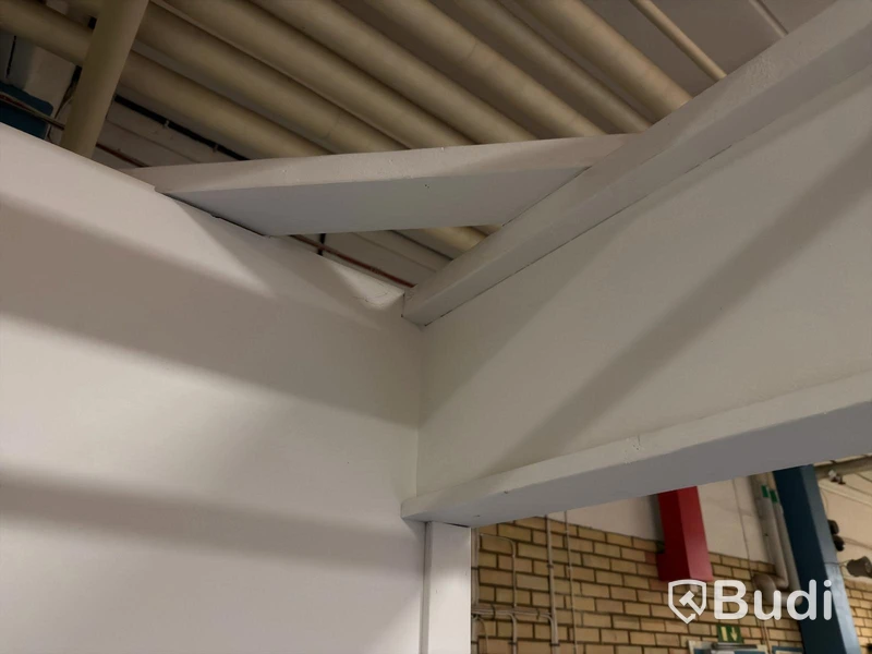 Showroom / Display module – Freestanding – Approx. 2.76 x 2.49 m