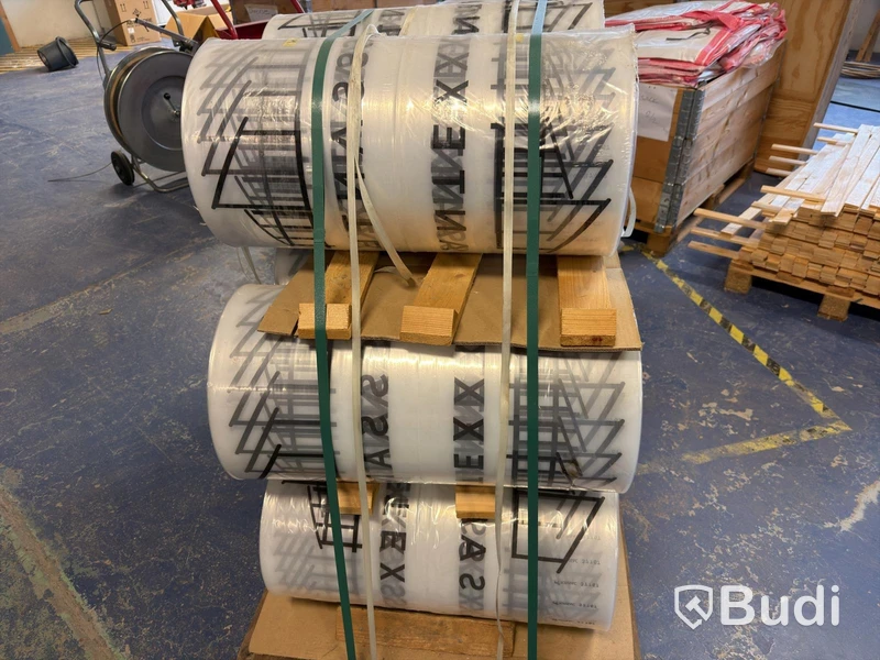 Plastic sheeting on rolls – approx. 710 metres