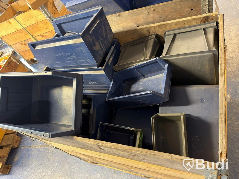 Lot of plastic crates/storage bins – Mixed sizes