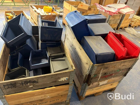 Parti plastbackar/lagerlådor – Blandade storlekar