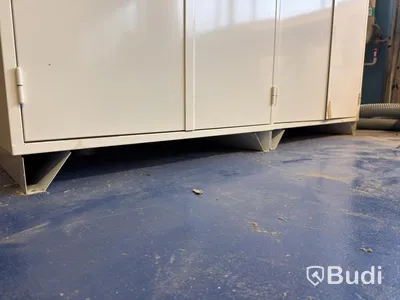 2 chemical storage cabinets – 5 adjustable shelves