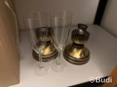 Porslin, glas, hyllor, lådor m.m.