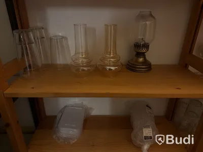Porslin, glas, hyllor, lådor m.m.