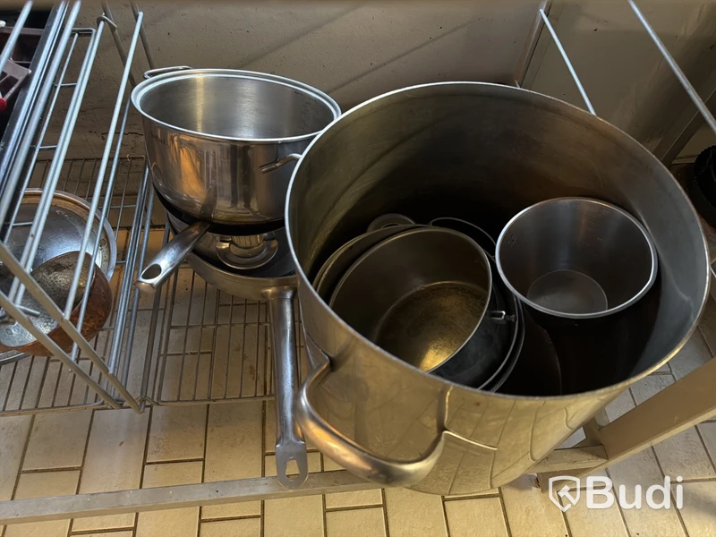 Rostfri bänk med innehåll