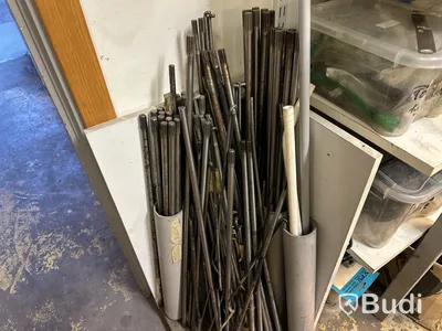 Stort lager reservdelar i huvudsak Penta samt blandade instuktionsböcker