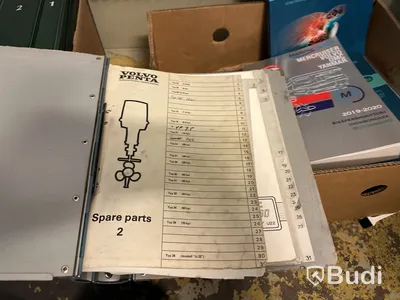 Stort lager reservdelar i huvudsak Penta samt blandade instuktionsböcker