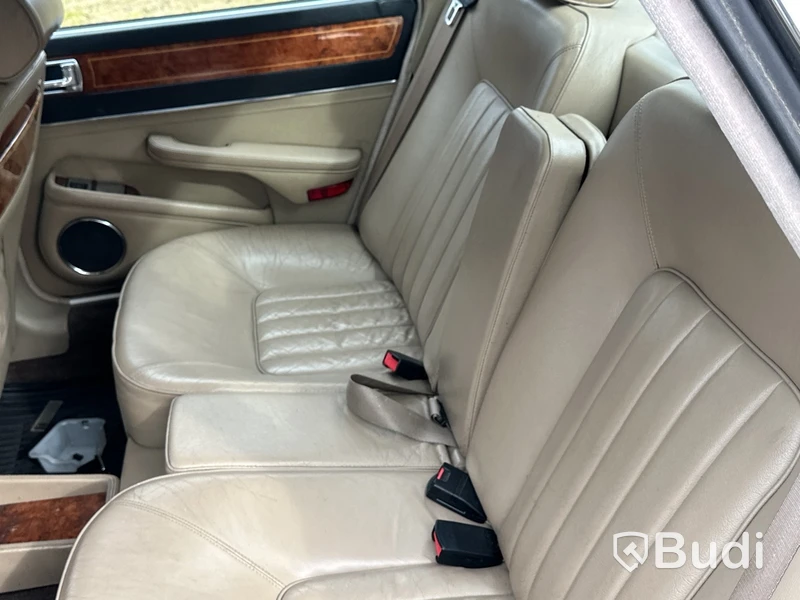DAIMLER / JAGUAR XJ40 -1989