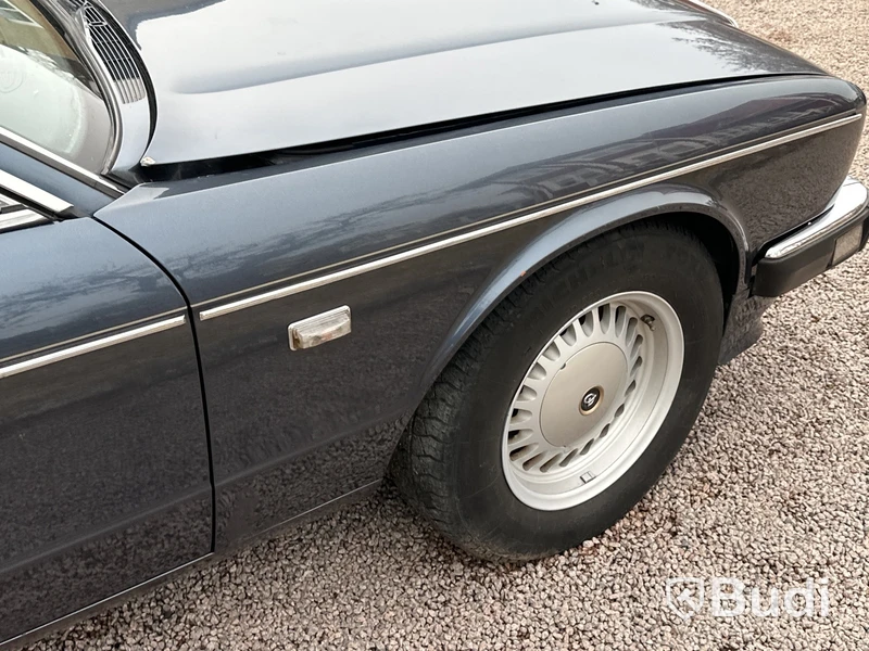 DAIMLER / JAGUAR XJ40 -1989