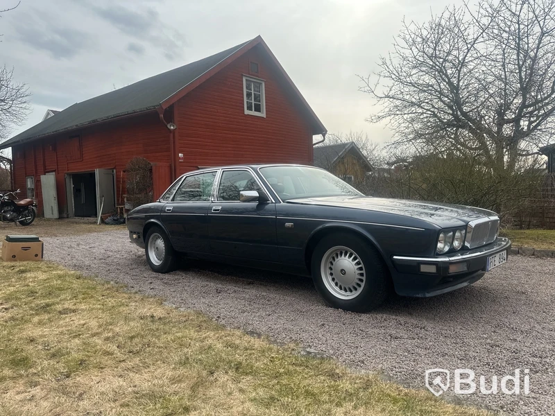 DAIMLER / JAGUAR XJ40 -1989