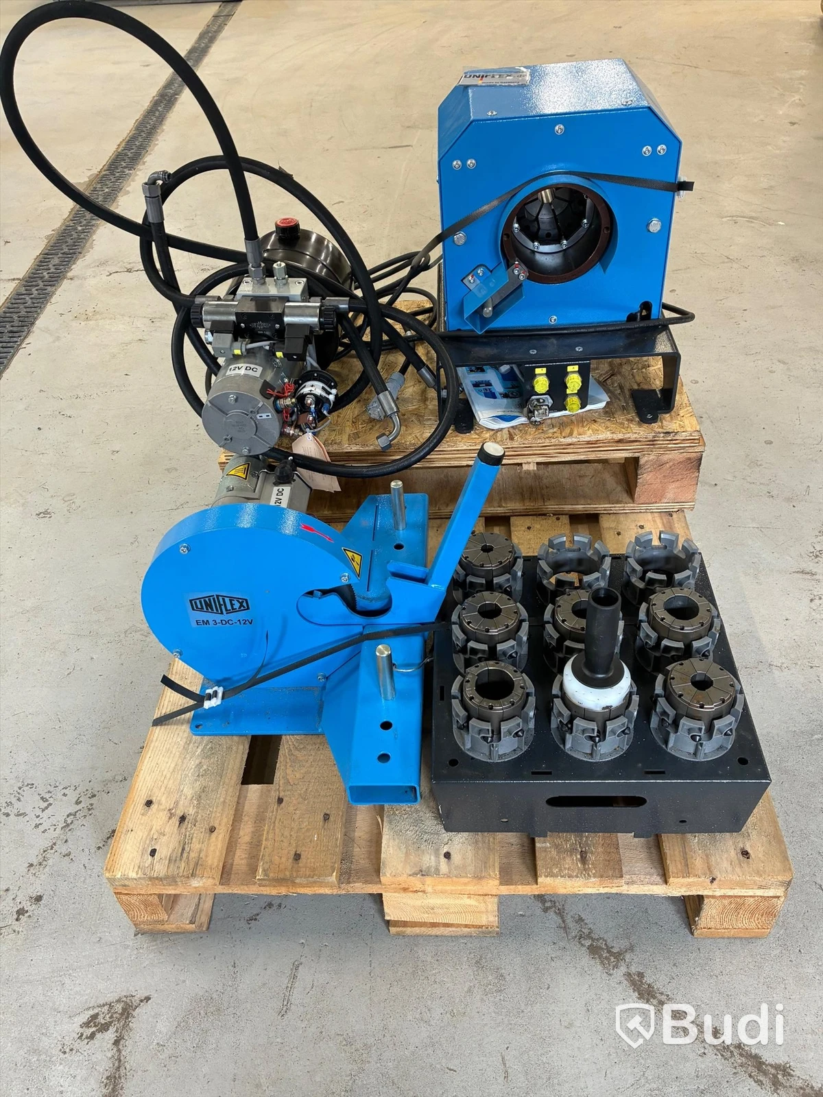 12-volt hose crimper and hose cutter