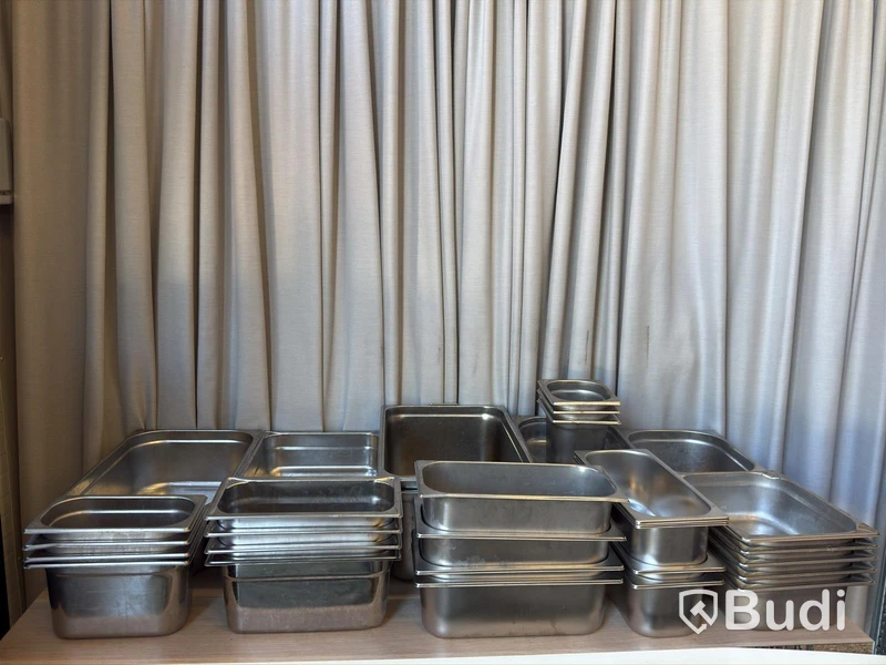 39 stainless steel food pans