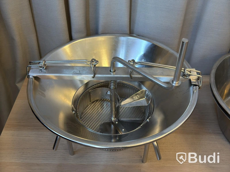 Food mill, bowls, trays, coolers, etc. in stainless steel