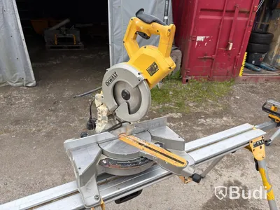 Kap-/gersåg DeWalt DW777-QS, med stativ
