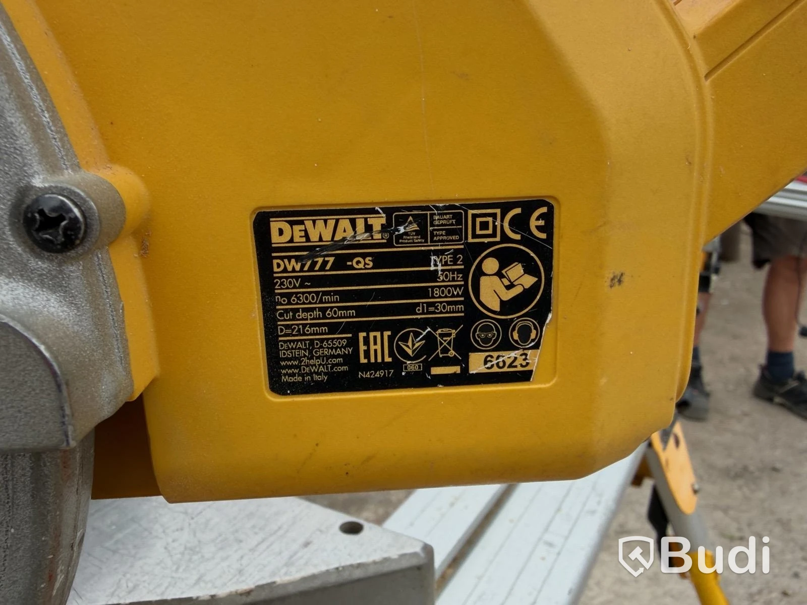 Kap-/gersåg DeWalt DW777-QS, med stativ