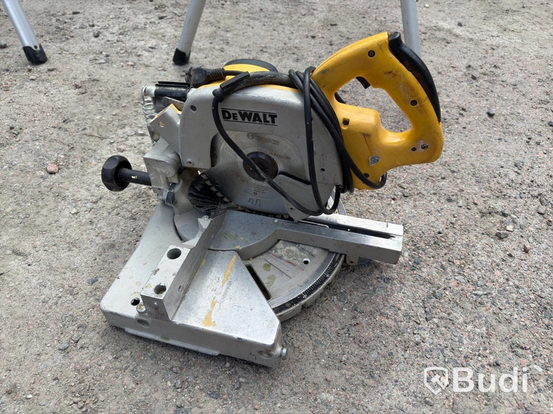 Kap-/gersåg DeWalt, med stativ