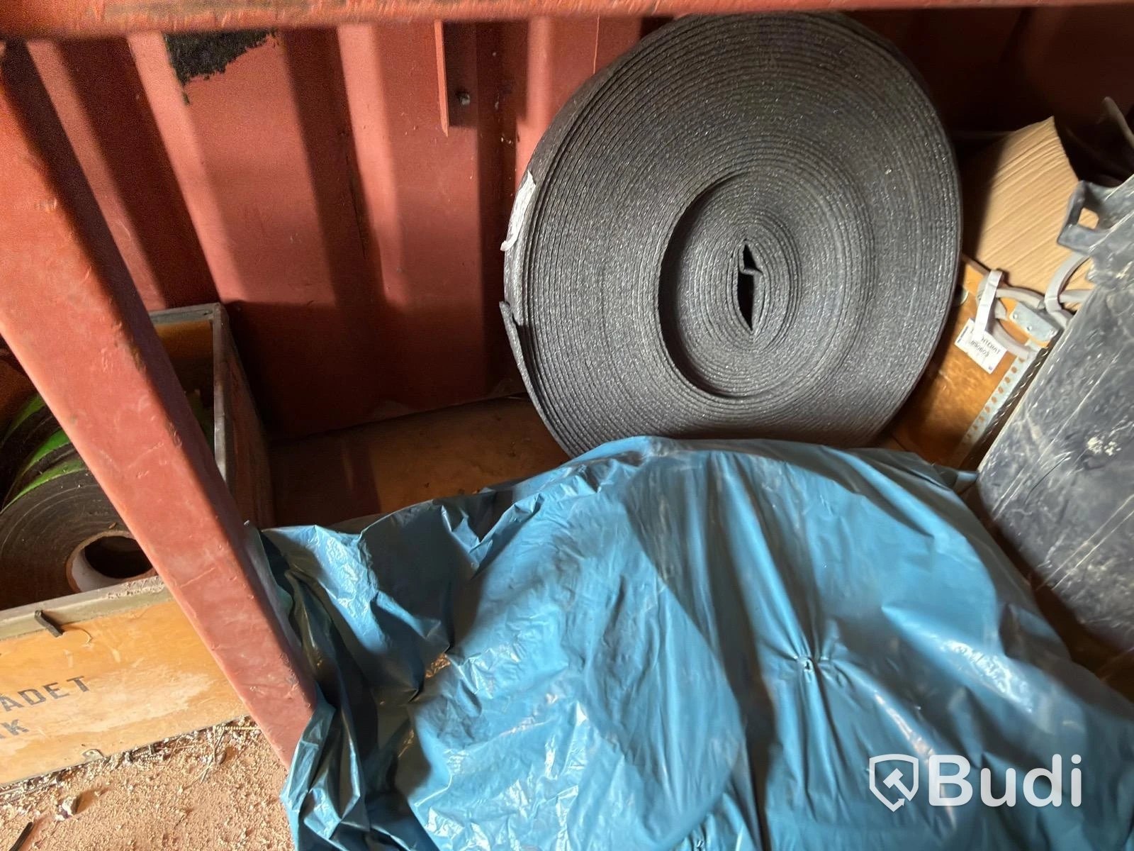 20-fots container med innehåll