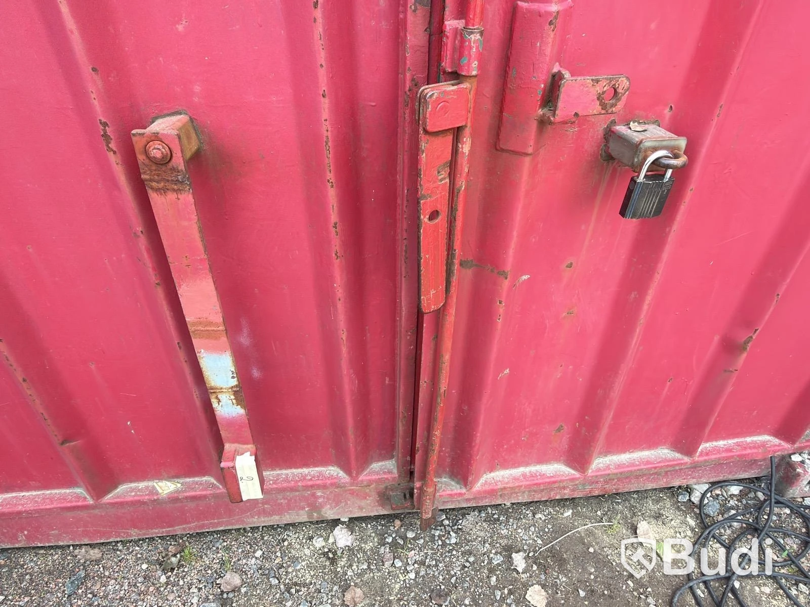 20-fots container med innehåll
