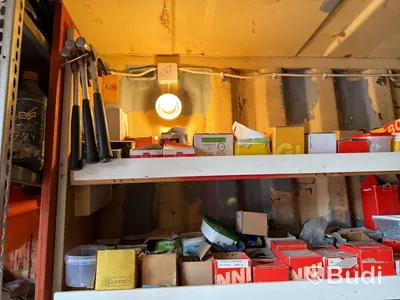20-fots container med mycket innehåll