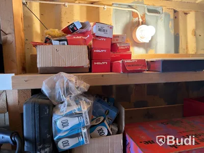 20-fots container med mycket innehåll