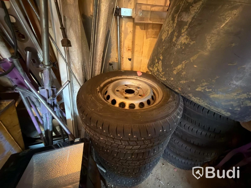 20-fots container med mycket innehåll