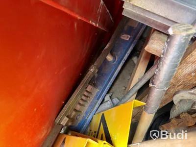 20-fots container med mycket innehåll
