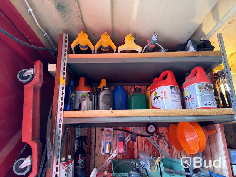 20-fots container med mycket innehåll