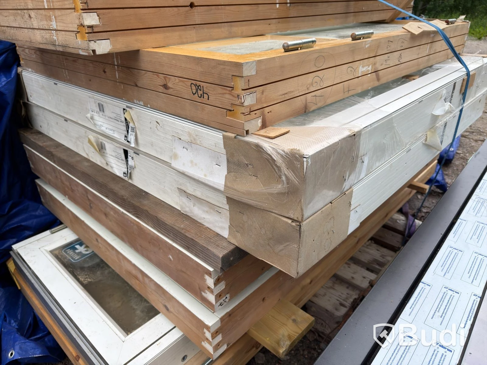 Lot of windows & doors