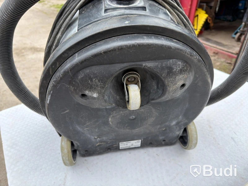 Nilfisk GD 930 Vacuum Cleaner, 1000 W
