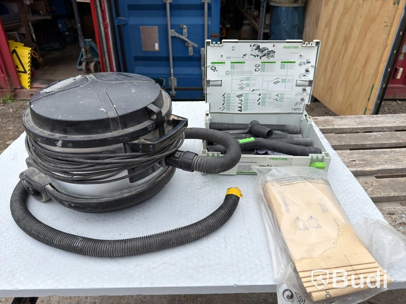 Nilfisk GD 930 Vacuum Cleaner, 1000 W