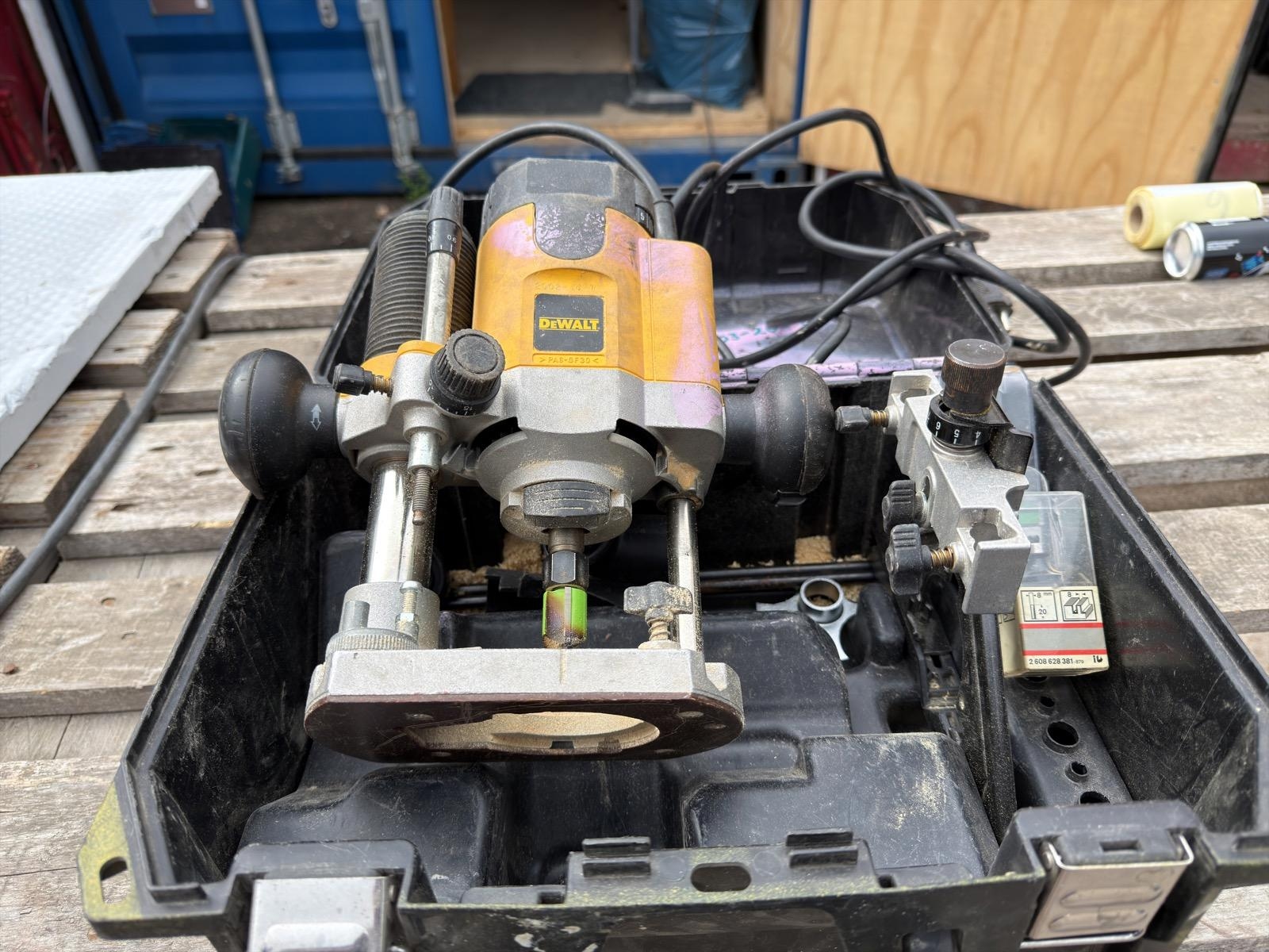 Router DeWalt DW621, 1100 W