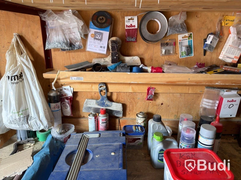 20-fots container med innehåll.