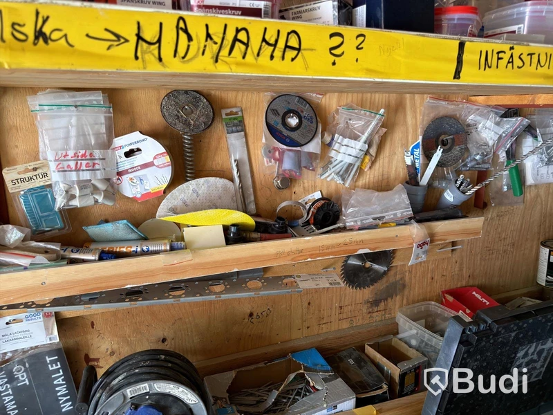 20-fots container med innehåll.