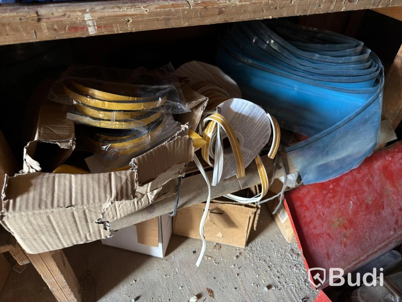 20-fots container med innehåll.