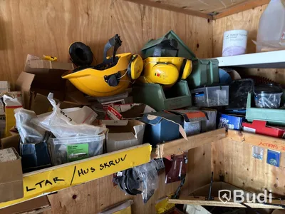 20-fots container med innehåll.