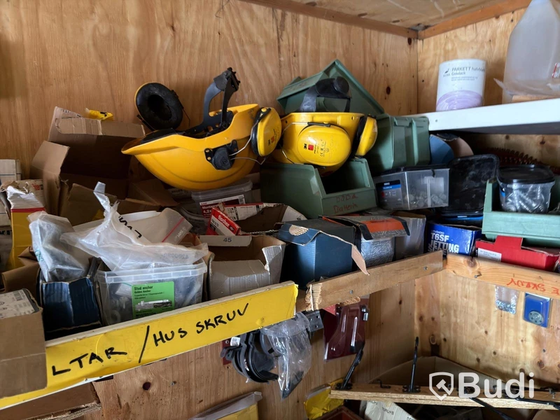 20-fots container med innehåll.