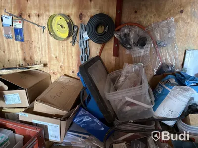 20-fots container med innehåll.