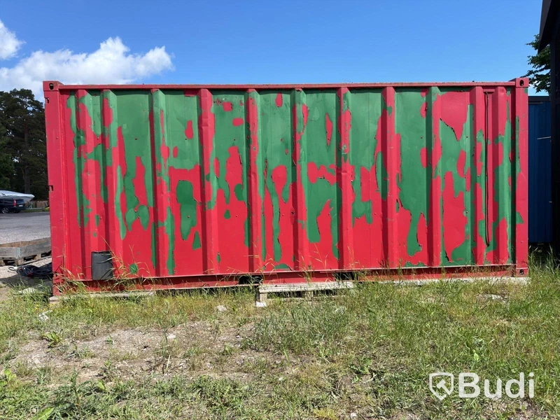 20-fots container med innehåll.
