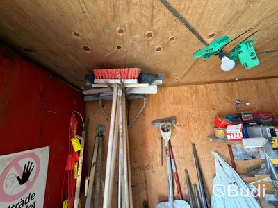 20-fots container med innehåll.