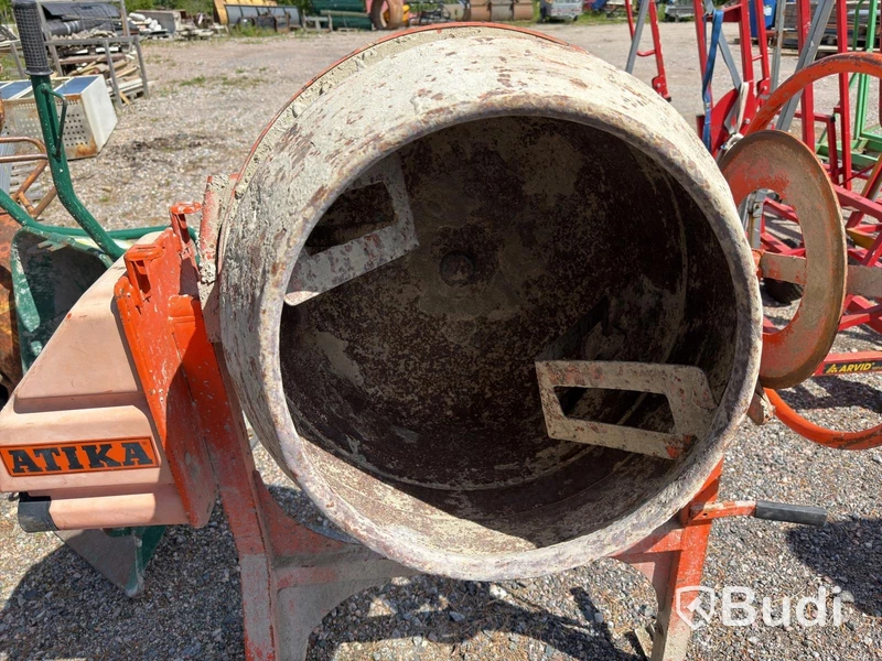 Cementblandare och brukvagnar