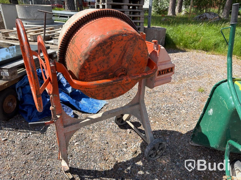Cementblandare och brukvagnar