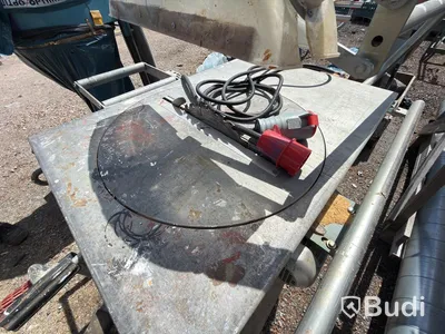 Gjerde saw with roller tables & dust extractor