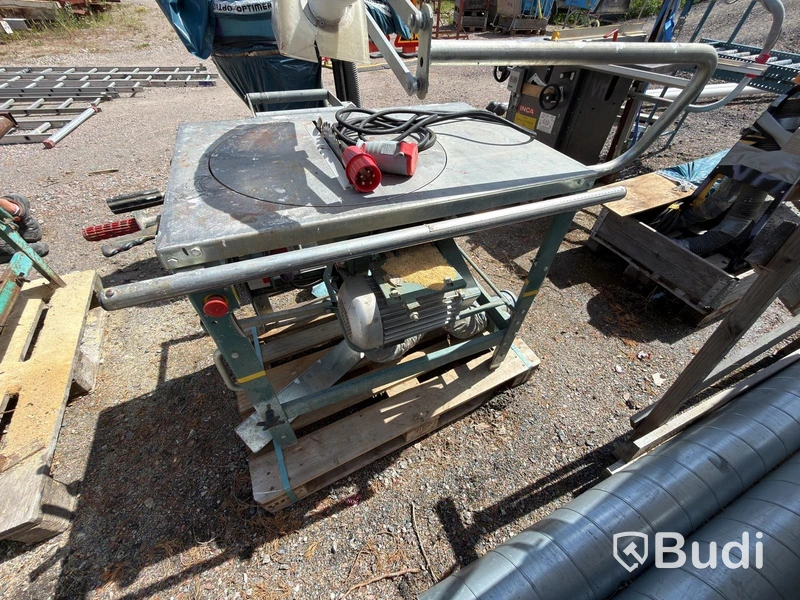 Gjerde saw with roller tables & dust extractor