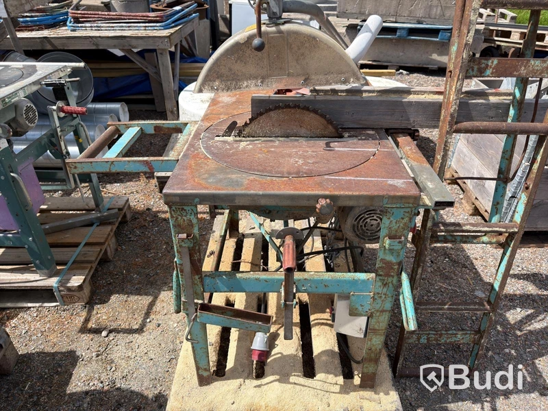 Site saw with roller table