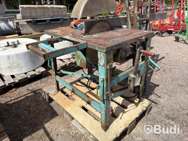 Site saw with roller table