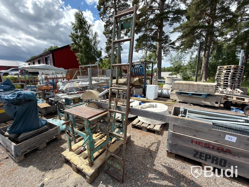 Site saw with roller table