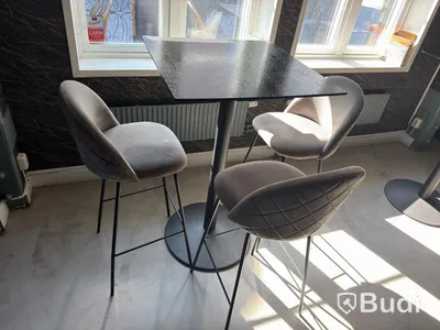 Bar tables and bar stools, 2 tables, 3 stools