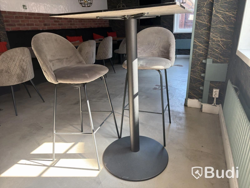 Bar tables and bar stools, 2 tables, 3 stools
