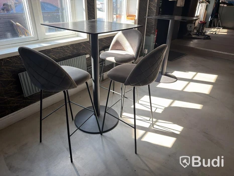 Barbord och stolar, 2 bord, 3 stolar