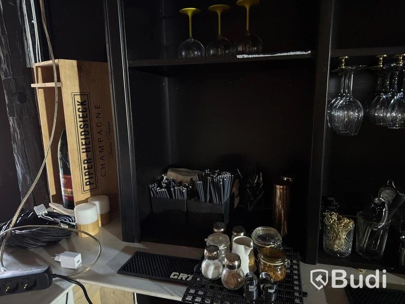 Bar equipment, glassware and accessories